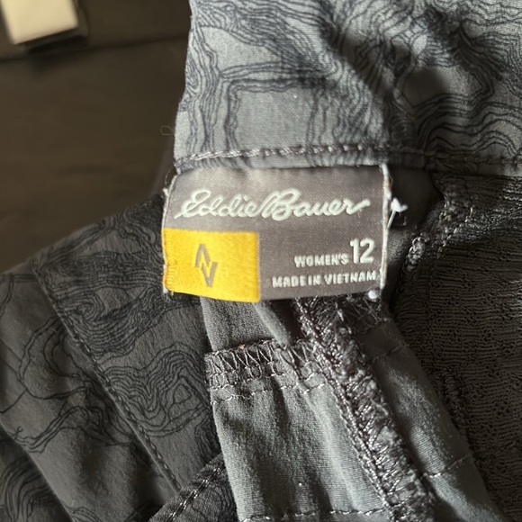 Eddie Bauer Black/Grey Patterned Capris - Picture 5 of 5